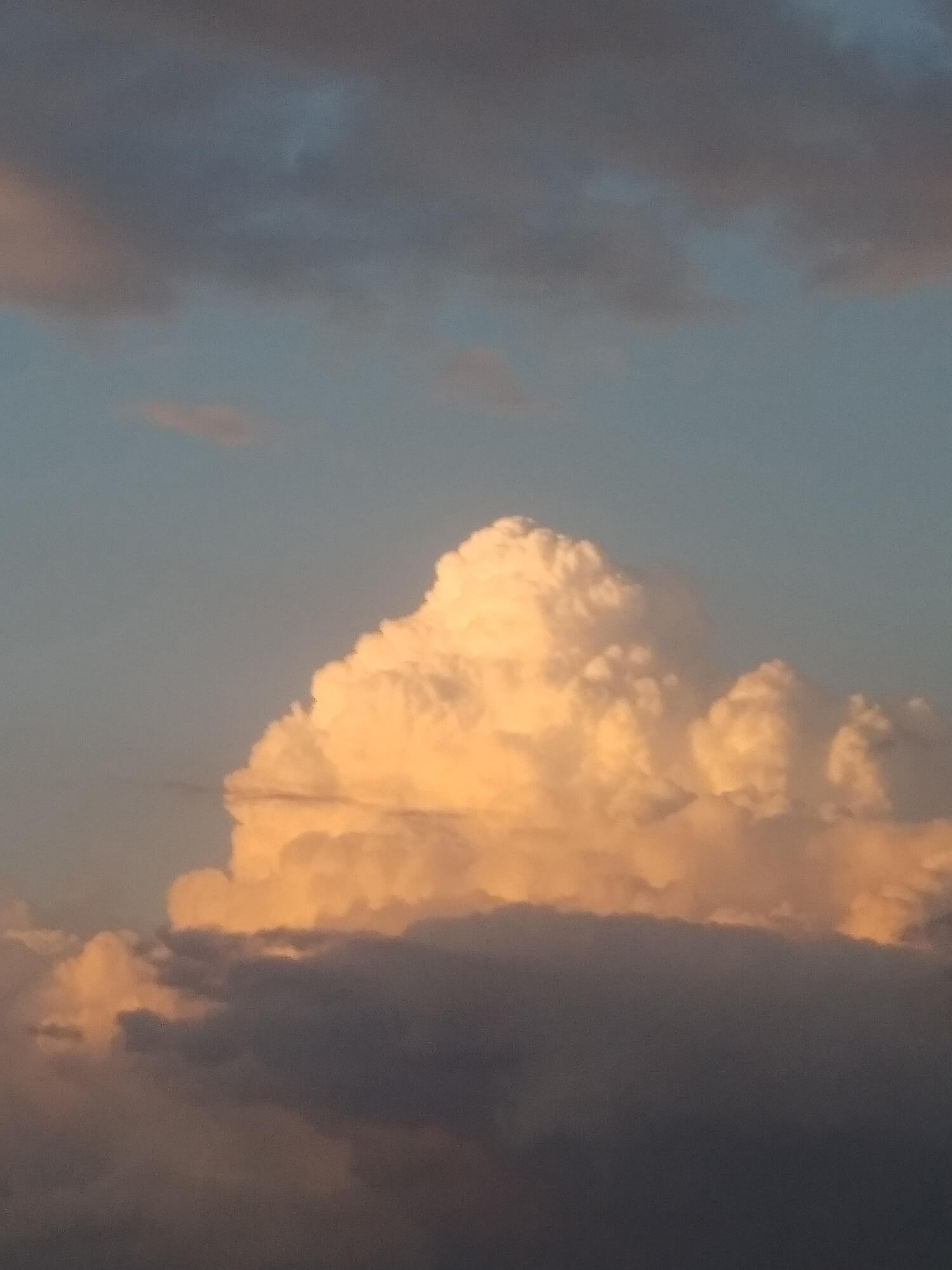 24 夕焼けの入道雲