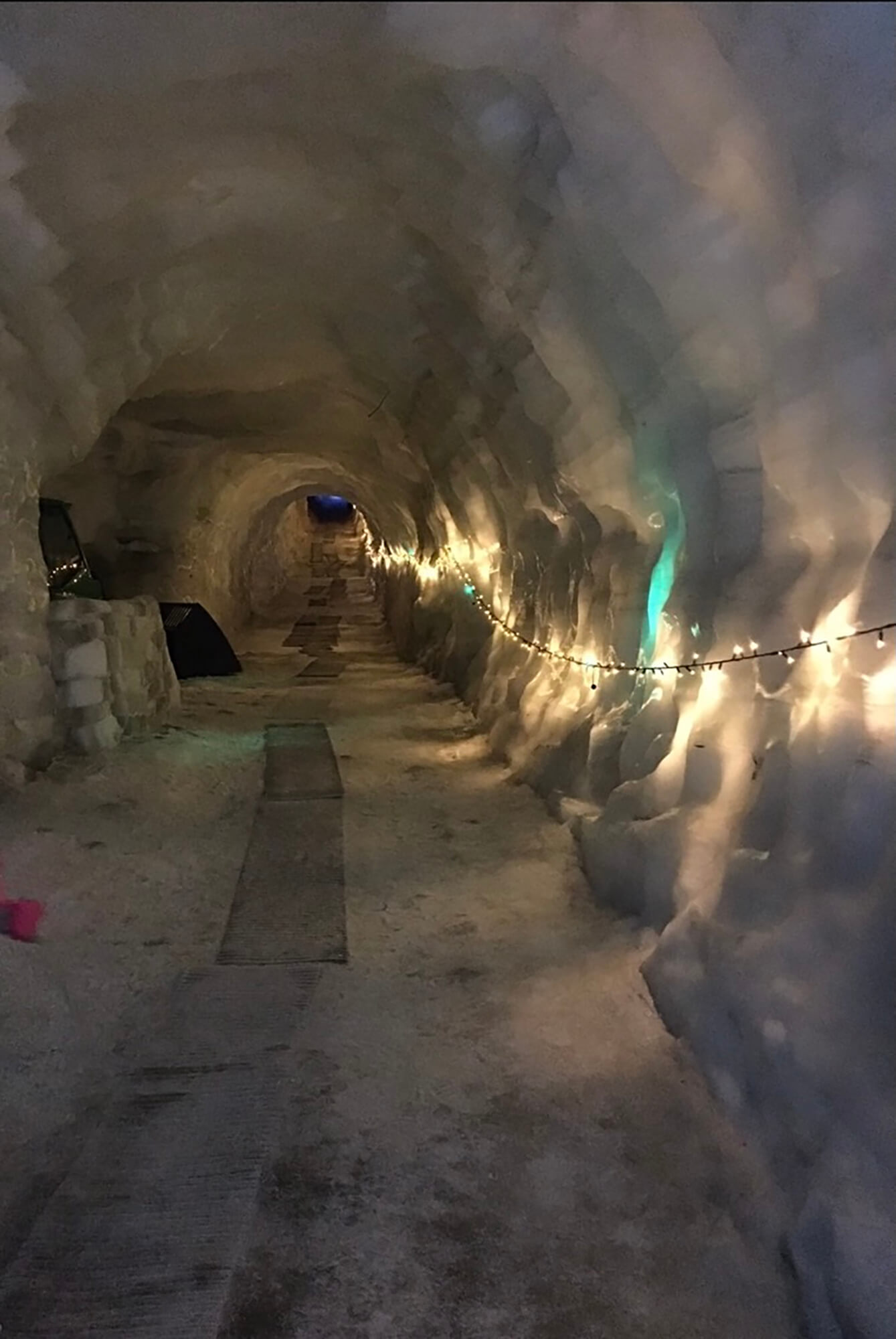 17 アイスランドの氷の洞窟