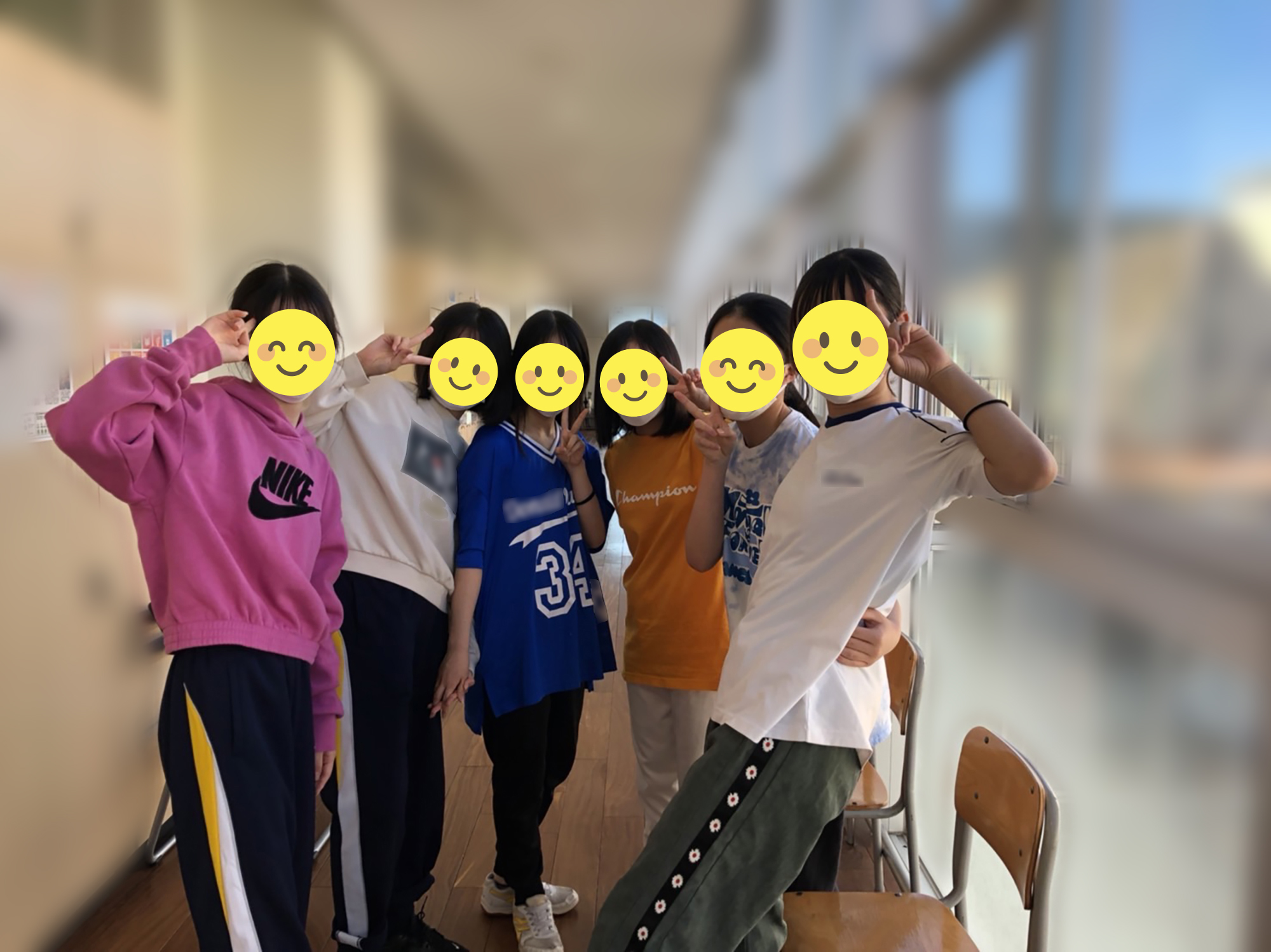 03 クラスの前で