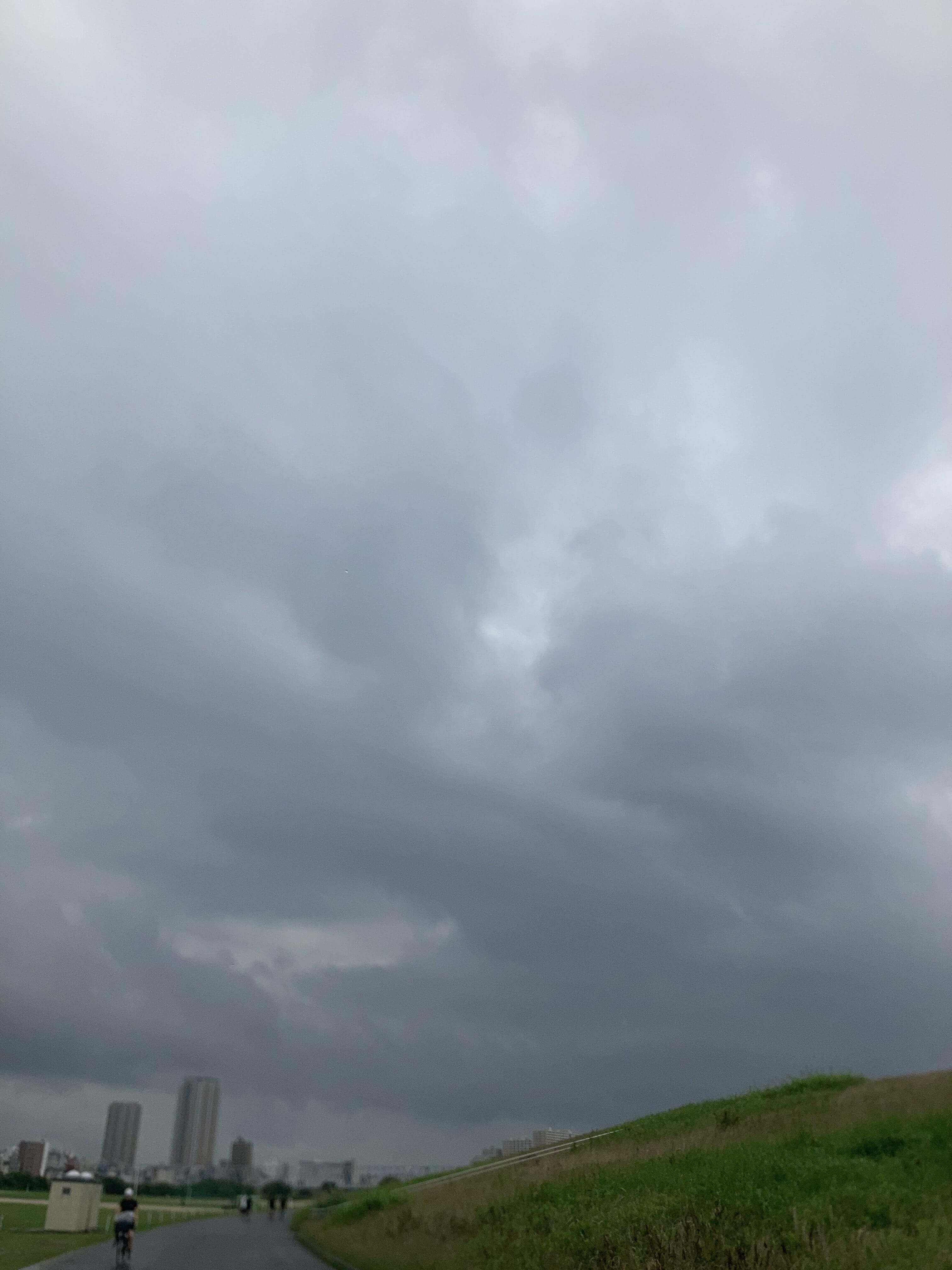 06 雨の空