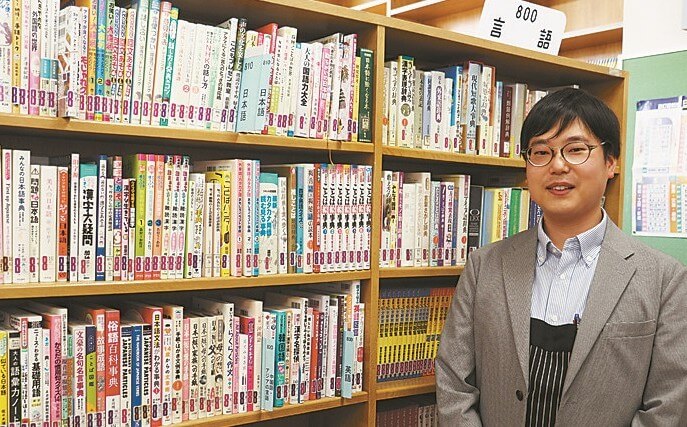 人気がアップした８類の棚と加見谷司書