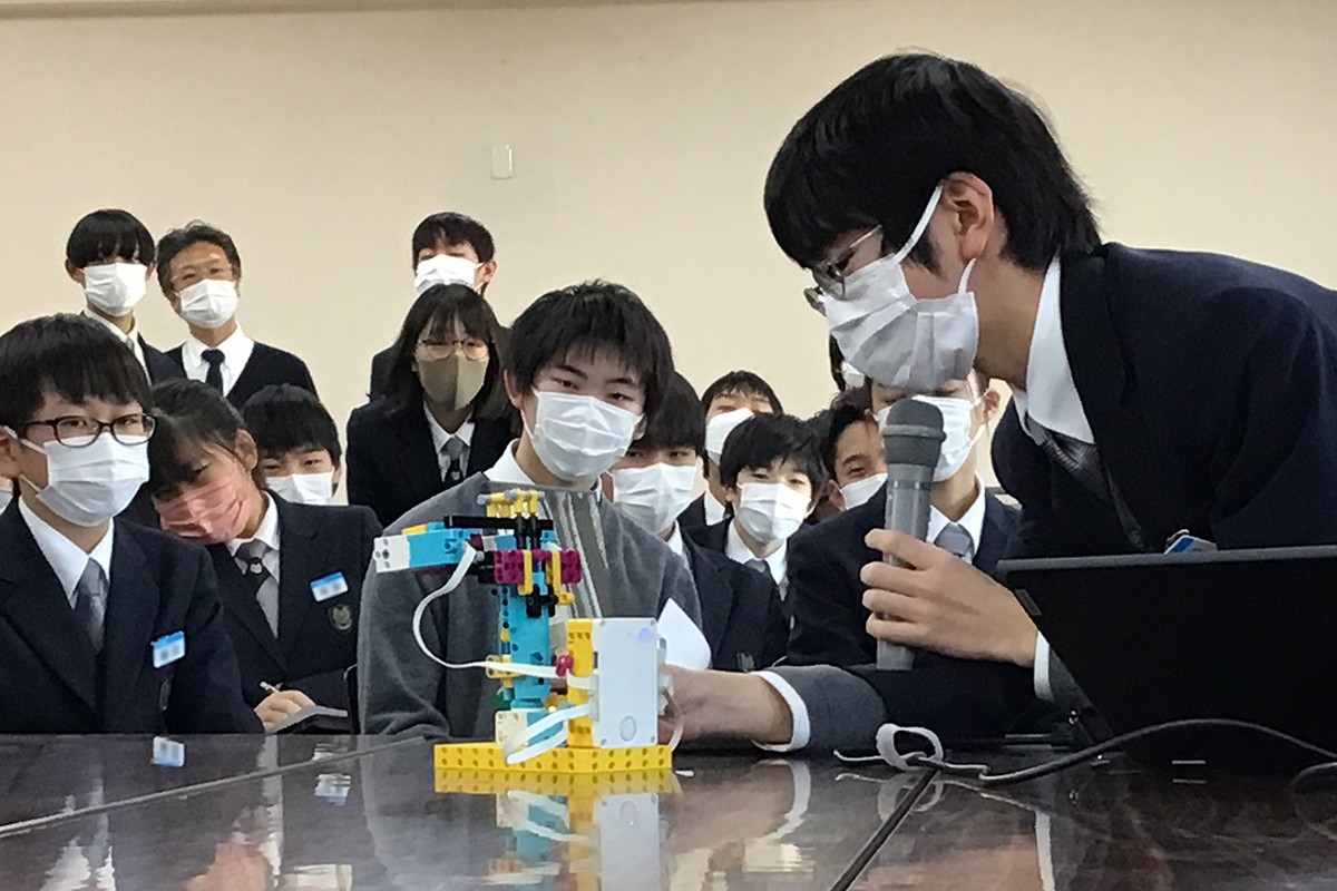 「医療に役立つロボット」成果発表会