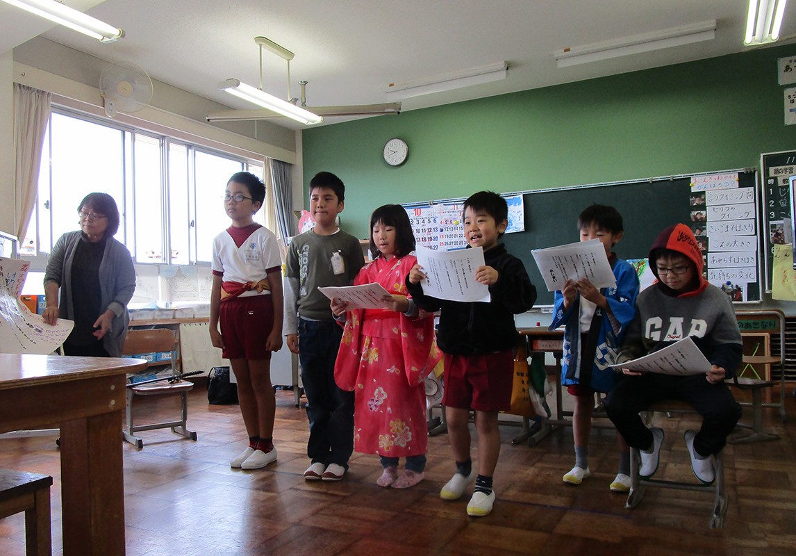 仲間と心ひとつにして取り組む特別支援学級の授業風景