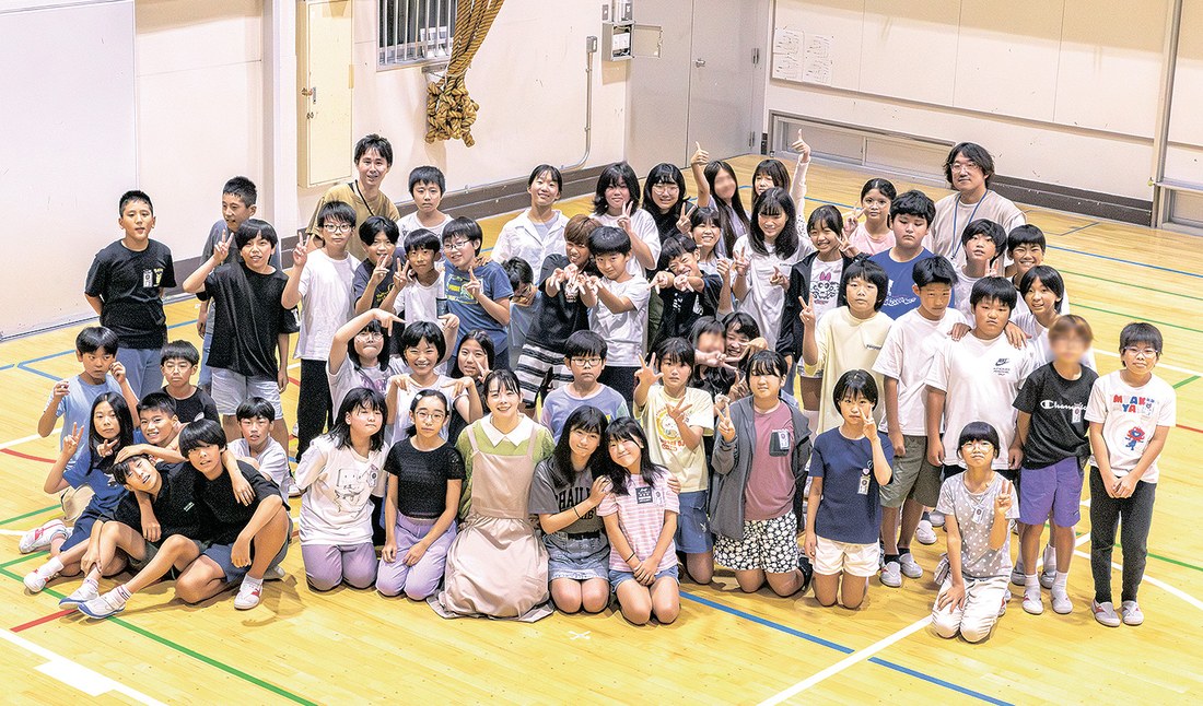 江戸川区立瑞江小学校の体育館に集まった6年生のみなさん