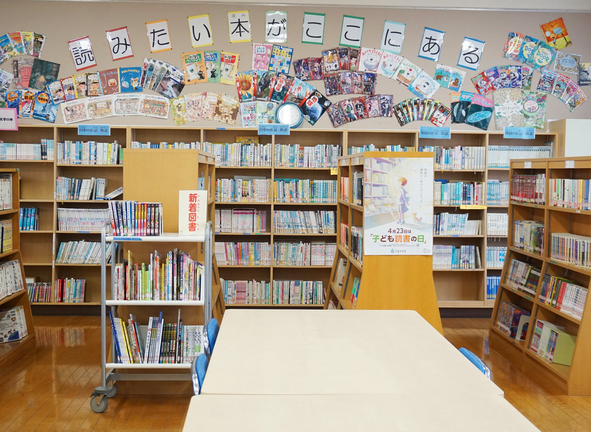 思い思いに過ごせる図書室