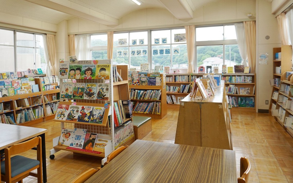 ブックジラ図書館の内観