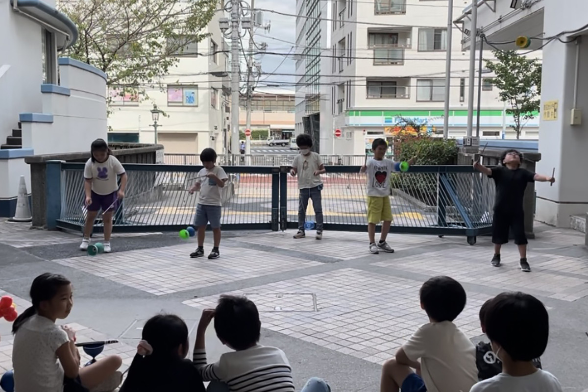各グループの芸や技を見合い、課題を出し合う