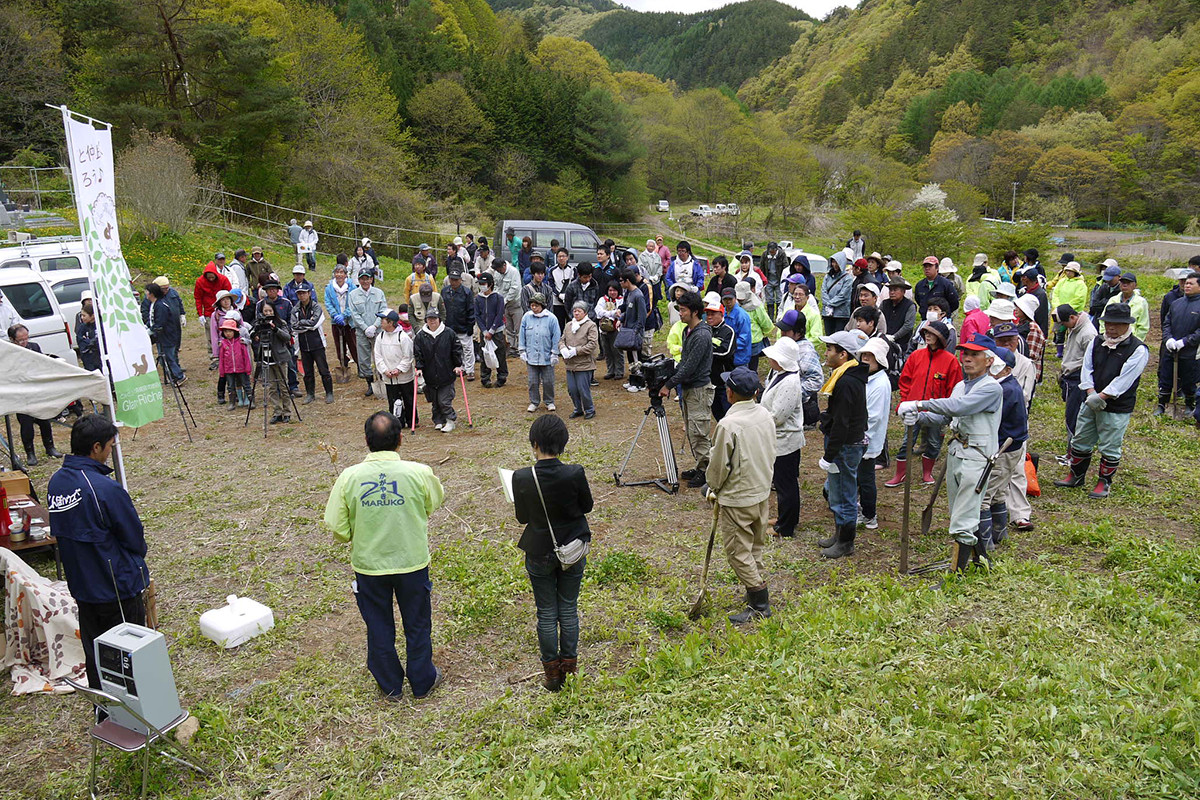荒れた地に、どんぐりの木を地域住民と植樹3,500本